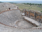 Hierapolis war eine antike grichische Stadt am Berg oberhalb von Pamukkale. Der Ort war schon im altertum für seine Thermalquellen berühmt.