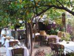 Viele der kleinen Pensionen in der Altstadt Kaleici haben Zitrusbäume in ihren Gärten.