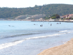 Der Strand in Özdere. Im Hintergrund: Das 5 Sterne Hotel Paloma Pasha