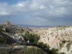 Von Uchisar aus blickt man auf die unglaublich wirkende Felslandschaft von Kappadokien