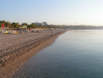 Hotel Rixos Downtown und Özkaymak Falez verfügen über eigene Strandabschnitte am Konyaalti-Strand.